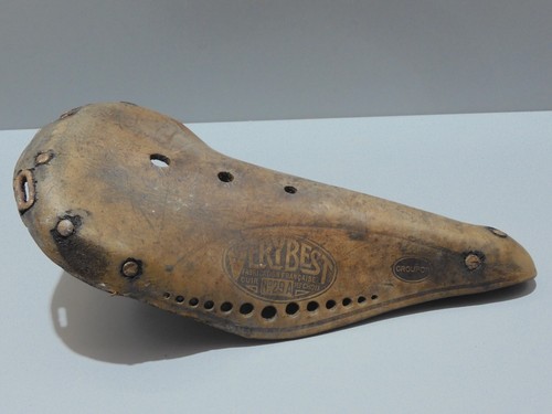 Ancienne selle cuir - -ancienne, en